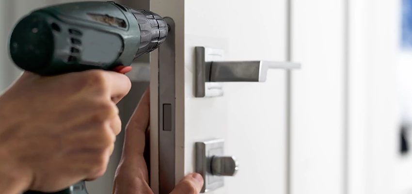 Locksmith For Lock Replacement Near Me in Willowbrook, CA