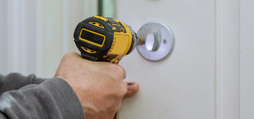 Street Locksmith For Smart Lock Repair in Willowbrook, CA