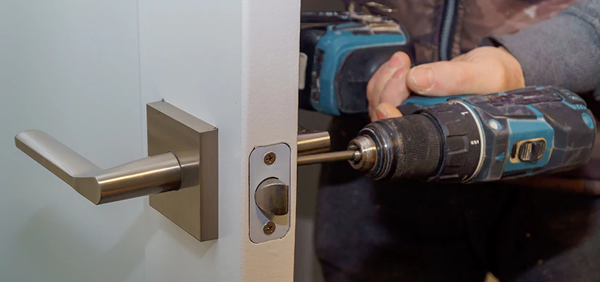 Broken Door Handle Lock Repair in Willowbrook, California